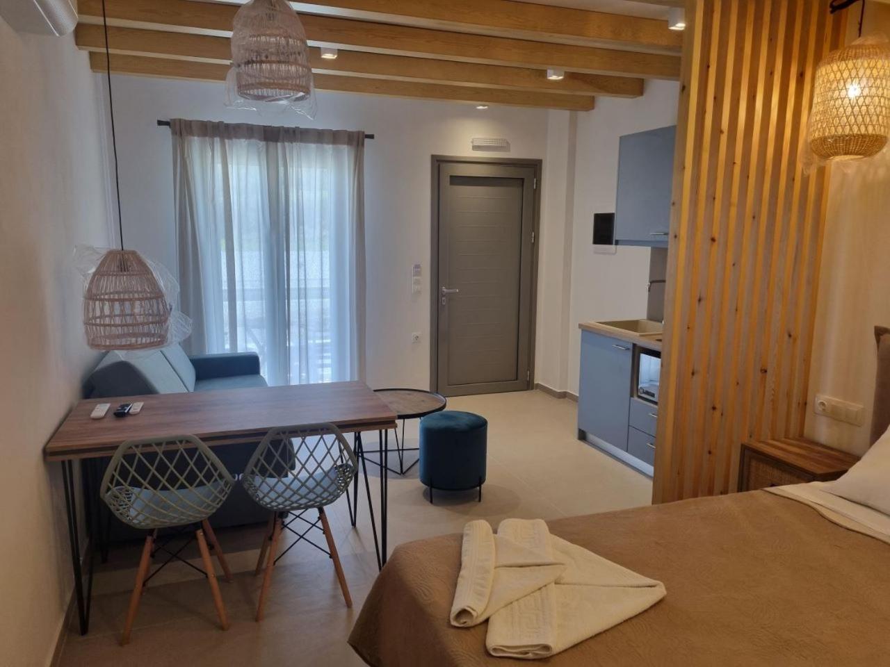 Achilli Apartments Скірос Екстер'єр фото