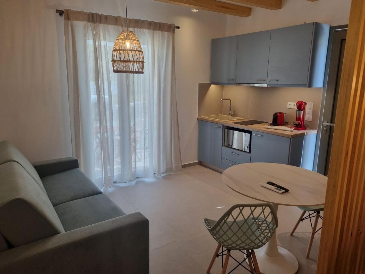 Achilli Apartments Скірос Екстер'єр фото